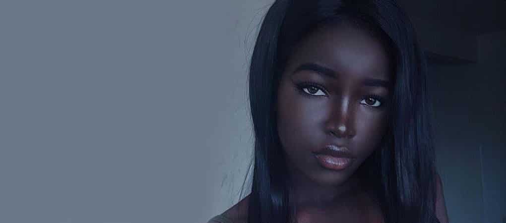 Surnommée "la Barbie noire", cette jeune fille enflamme la toile avec sa beauté envoûtante 4