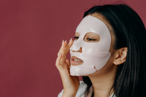 Ravivez votre peau avec ces 3 masques en tissu hydratants faits maison 31
